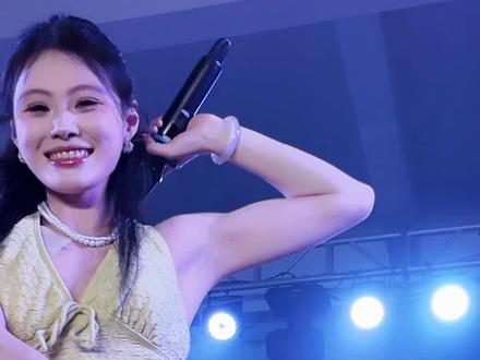 今晚我们在永春上茅哦、附近的朋友可以来看#YY女团 #甜美暴击现场 #风雨无阻的活动 #闽南歌舞团 #好身材好声音