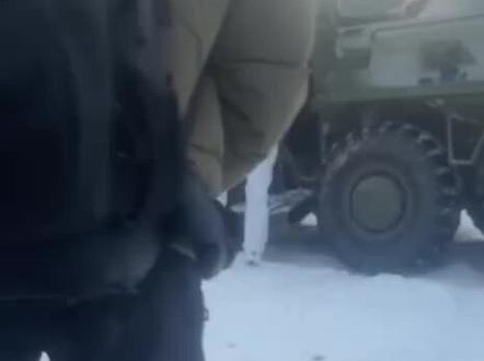 #贺峻霖 已经在俄罗斯体验当地风土人情了#时代少年团 #俄罗斯