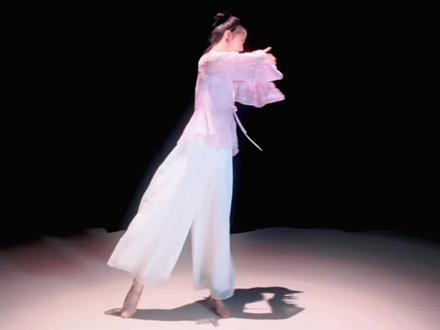 《檐下声》镜面教超详细教程下集 感谢两位老师:李小龙(舞蹈)、爱舞蹈的肉肉
#檐下声 #零基础学舞蹈 #背面演示 #舞蹈教学 #简单易学