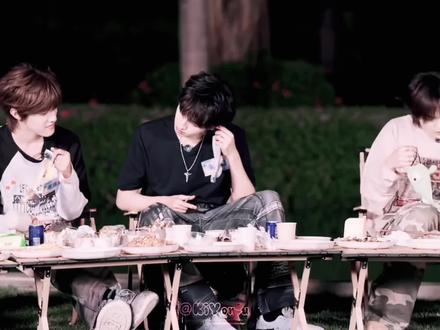 楼内公开了吧你们俩!你们都咋了!#奇文 #张峻豪