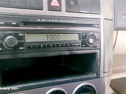 05至10年大众POLO拆装CD机的方法,密码丢失不要慌,拍下CD机身条码去T宝花十几块钱就可查出密码。