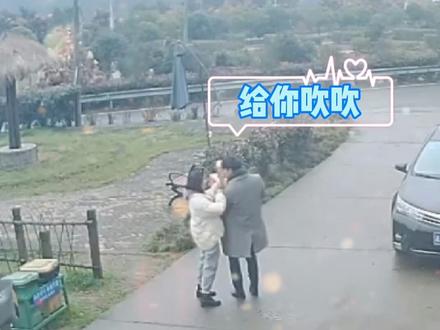 女生都是这样吧:只有一看到男朋友,瞬间就觉得委屈百倍…#甜甜的恋爱 #女生的秘密