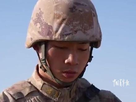 仿真鸟快速前出侦察,机器狗悄然潜行……近日,第81集团军某旅“松骨峰特功连”利用自主设计制作的无人装备探索“有人+无人”的战术战法。