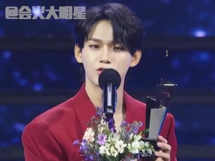 #AAA颁奖礼红毯 “我们练习生时期约定 我遵守啦!”#姚琛