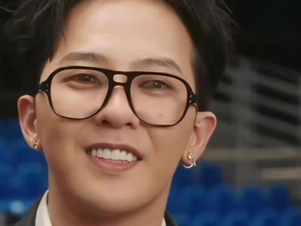 各顶奢品牌历史首位K-pop代言人盘点,是你担吗? 本期视频盘点各大顶奢时尚品牌首位K-pop代言人、全球品牌大使是谁?
LV、Louis Vuitton——BTS防弹少年团
Chanel——权志龙G-dragon、Jennie(Blackpink)
Dior——Jisoo金智秀、Haerin(Newjeans)
Celine——Lisa、Danielle (Newjeans)
Givenchy——Aespa
YSL——Rosé朴彩英
Prada——Somi全昭弥、Karina柳智敏、ENHYPEN
Miu Miu——少女时代YoonA林允儿、张元英
#blackpink #Lisa #权志龙 #柳智敏 #张元英