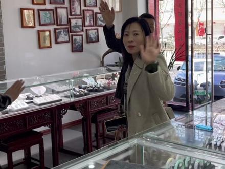 初三启市,瑞气盈门。@梁村三哥 @梁村军哥 #玉器爱好者