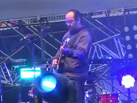 窦唯两女对他称呼为何不同?成长境遇与情感联结天差地别 #窦靖童 #窦佳媛 #李亚鹏 #内容启发搜索 #影娱热点团