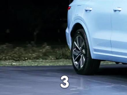 理想one车载充气床垫自驾旅行必备,一起在车里的画面太温馨了!#理想one #汽车好物#汽车好物#说车聊车@憨牛贴膜@升级改装憨牛哥