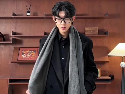 1秒教你围巾固定法,是不是超简单~#男生穿搭日记 #穿搭技巧 #大衣穿搭 #围巾系法 #高级感穿搭