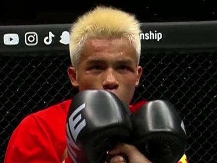 张沛勉vs通蓬!两连败后的背水一战! “战斗鸡”张沛勉,曾经的最强高中生,离世界冠军只差最后一步。现在,他正处在职业生最危险的悬崖边#张沛勉vs通蓬 #刘梦阳vs达万猜 #one冠军赛 #格斗 #格斗战线老表