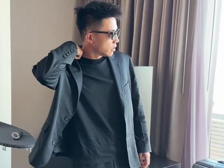 陪他实现他读书时候的梦想。