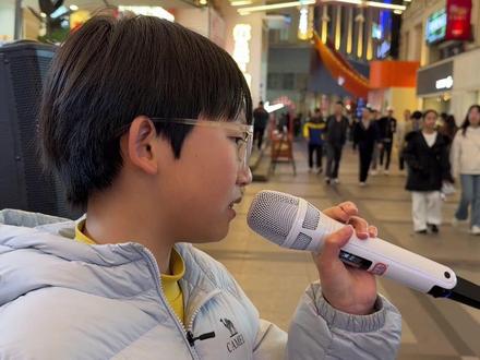 这个小哥哥怎么啦!#唱歌#翻唱#萌娃#路演#南宁学唱歌来V家艺术