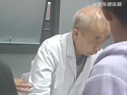 每天风雨无阻的出现,他就是大家的定心针#正能量 #陈怀炯 #感人 #中医#社会百态