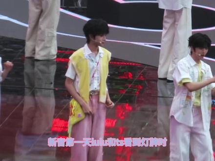 新音第一天lulu和ts看到蓝粉海时
#橹穆 #王橹杰 #穆祉丞