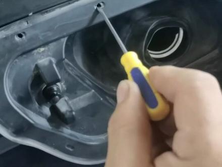 新款一汽大众新速腾,宝来,上海大众新帕萨特,朗逸,凌度,MQB平台油箱盖更换油箱电机拆装方法。