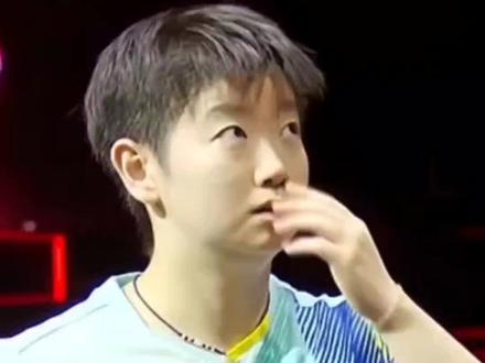 恭喜孙颖莎新加坡大满贯首秀迎来开门红!新加坡大满贯的女单比赛,孙颖莎3:1击败帕拉南,晋级女单32强!#孙颖莎