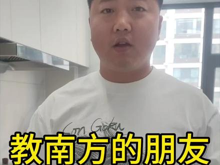 教南方的朋友吃粘豆包哈哈,想要东北特产的可以加入我的粉丝群。#东北特产#东北粘豆包