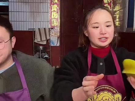 名模坤“三斤有六个 酸甜”名模静“直接啃”#搞笑 #名模坤直播间. #上热门 #创作者扶持计划 @抖音创作小助手