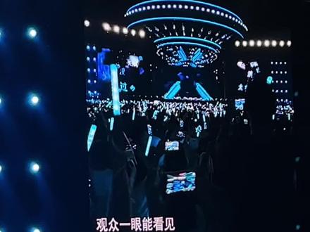 想知道今年的万兽之王还有没有《演员》大合唱了🥺#薛之谦演唱会 #万兽之王#天外来物巡回演唱会 #万人合唱