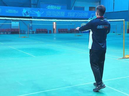 羽毛球发球常见违例行为~ #羽球人 #羽毛球 #羽毛球教学 #搞笑 #济南金码头体育