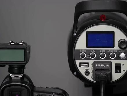 神牛X2T引闪器如何连接控制神牛SK400II影室闪光灯#神牛 #神牛闪光灯