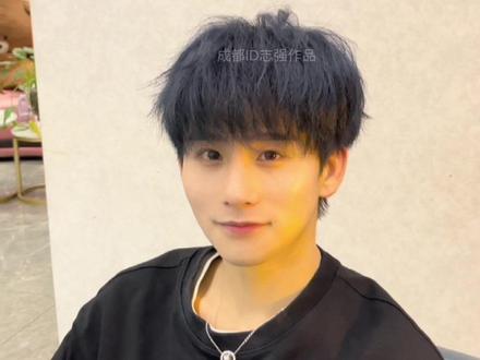 外卖小哥果然万能的,关注学习更多发型教程#成都理发哪里好 #志强发型设计 #懂你的发型师 #男士发型设计 #中国胶傲很ok