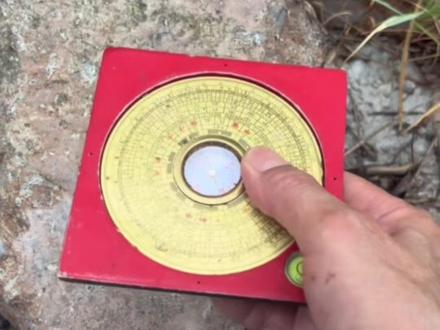 最近很多人都想看我拍赶尸的视频,今天我就拍一个全过程给你们看,自从我3岁那年拜师学艺,到现在已经50多年了#赶尸人