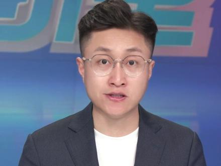 4月10日晚,张雪机车创始人张雪拍卖夺冠复刻赛车与最快圈速奖杯,此次拍卖设置上限500万元。仅仅1分钟,复刻赛车就以500万元被拍走。市场热度再次印证了这一中国机车品牌的硬核实力。9000万押注热爱,浙江“陪跑”张雪拿下世界冠军#张雪 #张雪机车 #张雪机车梦 #笃行记