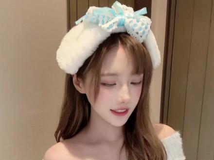 艾特你最抽象的朋友来拍这个舞 #海豚舞 #翻唱 #滑溜溜海豹舞挑战