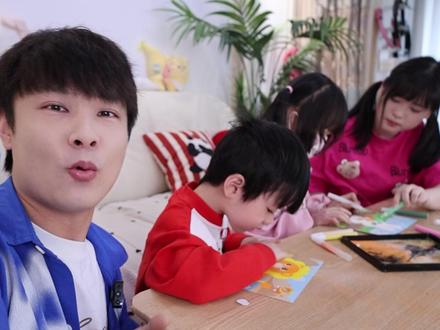 沙画还能这么玩!我跟蒙多谁画的更好看 #沙画 #手工 #家庭日常 #亲子