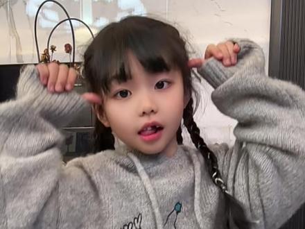哼!一只静猪你就认输吧 #祝绪丹247手势舞好甜 #甜妹