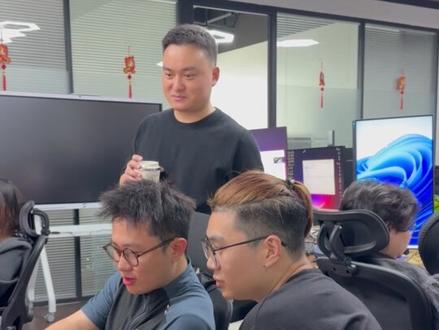 OpenClaw 到底好不好用?团队实测 3 天,结果全在视频里了!🎥
核心功能已同步,3-5 天后正式开源!想抢先体验的小伙伴,评论区见或扫码入群,让我们一起把 AI 玩出花!🚀
#OpenClaw #AI创作 #智能体#生成式AI #实战分享