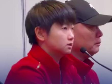 孙颖莎回应全运会女团摘银,结果虽遗憾但经历是好的 11月19日,澳门。孙颖莎带领河北队收获全运会女团银牌,她在赛后真诚祝贺山东队夺冠,称赞双方都发挥出了高水平。虽然结果遗憾,但她认为这次经历对队伍成长至关重要。并表示,会全力以赴冲击接下来的赛事。#孙颖莎 #全运会 #孙颖莎回应摘银