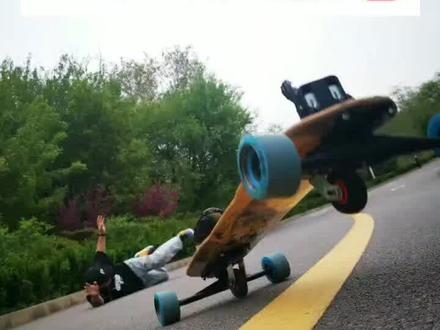 为了滑雪爱上了这个板子,这样春夏秋冬都可以滑雪了!#滑板 #滑雪 #freebord #陆地滑雪