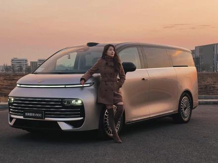 初晓敏:大“排”MPV 抢先试驾吉利银河V900