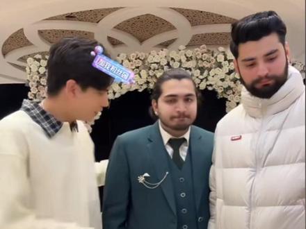 麦麦穿西服很帅,翻译小姐姐和她妹妹也很漂亮。 #中巴混血麦子 #巴基斯坦 #牙膏 #牙膏推荐