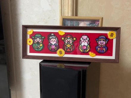 一代人有一代人的刺绣!最近听说好多孩子喜欢玩这个拼豆,过年了,我也给孩子买回来了,到时候孩子可以多拼一些挂件啊摆件啊,这样子就没有时间可以玩手机#拼豆 #玩具