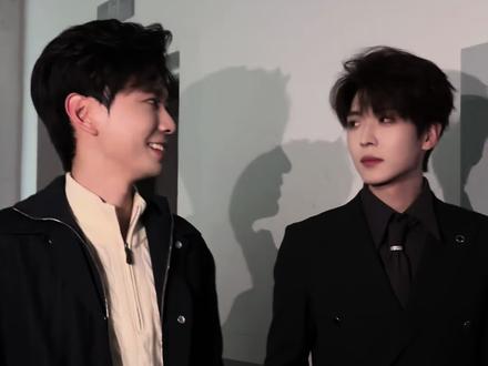 网友见面了,这小品里有一丝丝小尴尬是怎么回事,两位好pény友下次可以合唱一首🎤@卡戎☁️ @黄浩雯
#卡戎 #黄浩雯