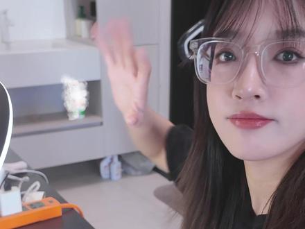 六小时拼豆挑战!板凳快被我坐穿了 图纸:@插画师傅CC @不爱巧克力myi
宝宝们新手去店里玩儿不建议一上来就拼大图很容易超时,而且太消耗热情了。先拼小图会很有成就感噢!烫豆的话我攒一堆下次发吧~祝大家新年快乐
#拼豆 #拼豆豆#今日拼豆灵感#拼豆人有自己的春节#我在抖音玩拼豆