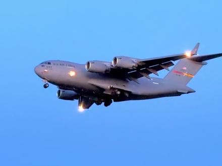 5月3日傍晚,两架美空军C17运输机自日本三泽基地飞抵北京首都机场#C17 #环球霸王c17 #飞机降落 #首都机场