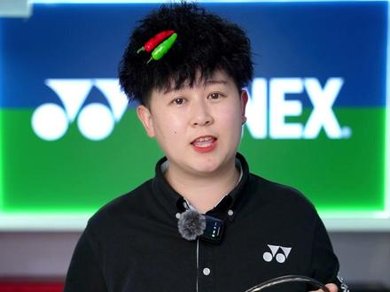 谁不想拥有一个会说话的球拍,VT二姐夫 #vtzf2 #羽毛球拍 #尤尼克斯