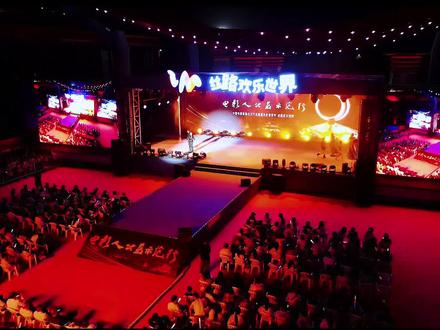青年演员梓渝 西安丝路欢乐世界~#西安演出 #梓渝 #西安丝路欢乐世界#丝路欢乐世界