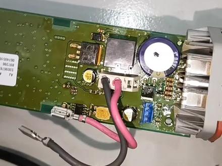 维修宝马X6 EMF 驻车制动器失效过程。