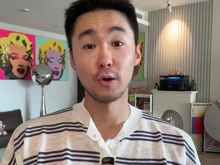 谷歌云订单积压4600亿 云厂商真大哥 🔍 谷歌Q1财报出来了,总收入1099亿,同比涨22%,大超预期。
但今天最值得说的是一个首次突破的数字——
谷歌云收入200亿,同比涨63%💡 上季度是48%,这季度又加速了。而且云订单积压从上季度的240亿,一下跳到了4600亿,接近翻倍。
这什么意思?意思是谷歌云的收入还没怎么体现,但已经签了一张4600亿的远期支票。
不过苏生要留一个问号——上季度谷歌披露了Gemini App月活7.5亿,这季度换成了企业付费月活,不再披露那个数字了。为什么?这个替换动作本身值得想一想。
#美股分析 #谷歌 #AI算力 #财经科普 #投资理财