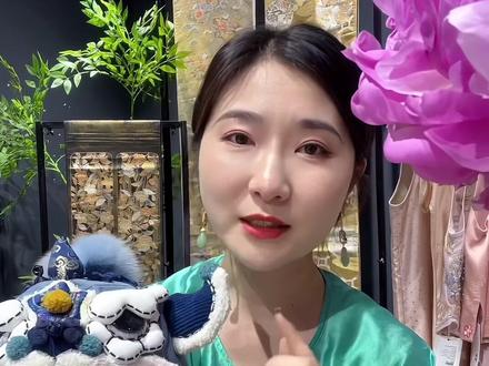 马斯克儿子X带火的虎头包,芽小七品牌背后的故事 #马斯克儿子 #马斯克儿子虎头包#芽小七 #新中式 #新中式穿搭
