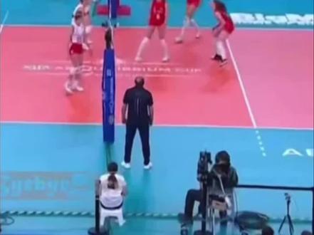 欧洲四国女排热身赛塞尔维亚女排0:3波兰(17-25 18-25 18-25)小乌、阿莱、小库、祖比奇休战蒂卡、小夫、小奥表现还是很不错的,蒂卡进攻一传都很好两个副攻小夫、小奥表现也很不错 ,至于米尔和布基里奇你俩抓紧时间急流勇退吧
蒂卡(Tica)出战两局:20扣11中,0拦0发,1失误,总得分11
基罗夫(Kirov):14扣8中,1拦0发,2失误,总得分9
伊万诺维奇(Ivanovic):28扣7中,1拦0发,4失误,总得分8
奥斯马伊奇(Osmajic):8扣2中,4拦1发,4失误,总得分7
布基利奇(Bukilic):19扣6中,0拦0发,5失误,总得分6
卡伊奇(Cajic):15扣3中,0拦0发,3失误,总得分3
米尔科维奇(Mirkovic):1扣0中,0拦0发,0失误,总得分0
- 米利耶维奇(Miljevic):2扣0中,0拦0发,0失误,总得分0#世界女排联赛#博斯科维奇#塞尔维亚女排#排球#VNL