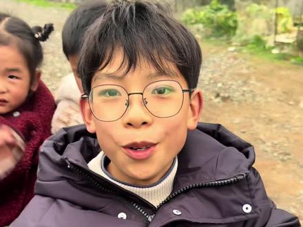 哪个说现在的小孩只会玩手机,今天带你见一个不一样的少年一一武冈造车天才刘开明#武冈#武冈西直街首届非遗年 #驼奶 #少年强则国强 #记录真实生活