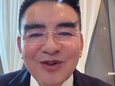 不忘初心方得始终 祝愿未来被标哥选中的朋友们,
富有的路途上,多回馈家庭与社会,
把爱与温暖传统下去,多发光发热
#陈光标 #陈光标中国首善 #慈善 #传递温暖 #点亮世界点亮你