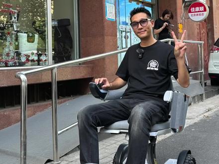 00后上下班神器“电动轮椅”该怎么选?这期视频告诉你答案#电动轮椅 #年轻人电动轮椅代步 #新国标电动车