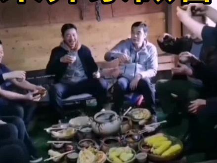 张丰毅回到东川,在千鼓彝寨里体验原生态的彝族文化,约吗?#抖音热门 #少数民族风情 #千鼓彝寨